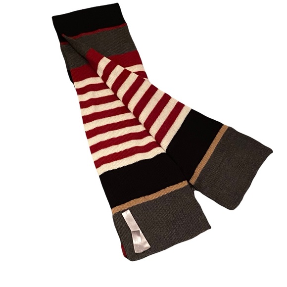 Chapter Club scarf - Picture 3 of 10